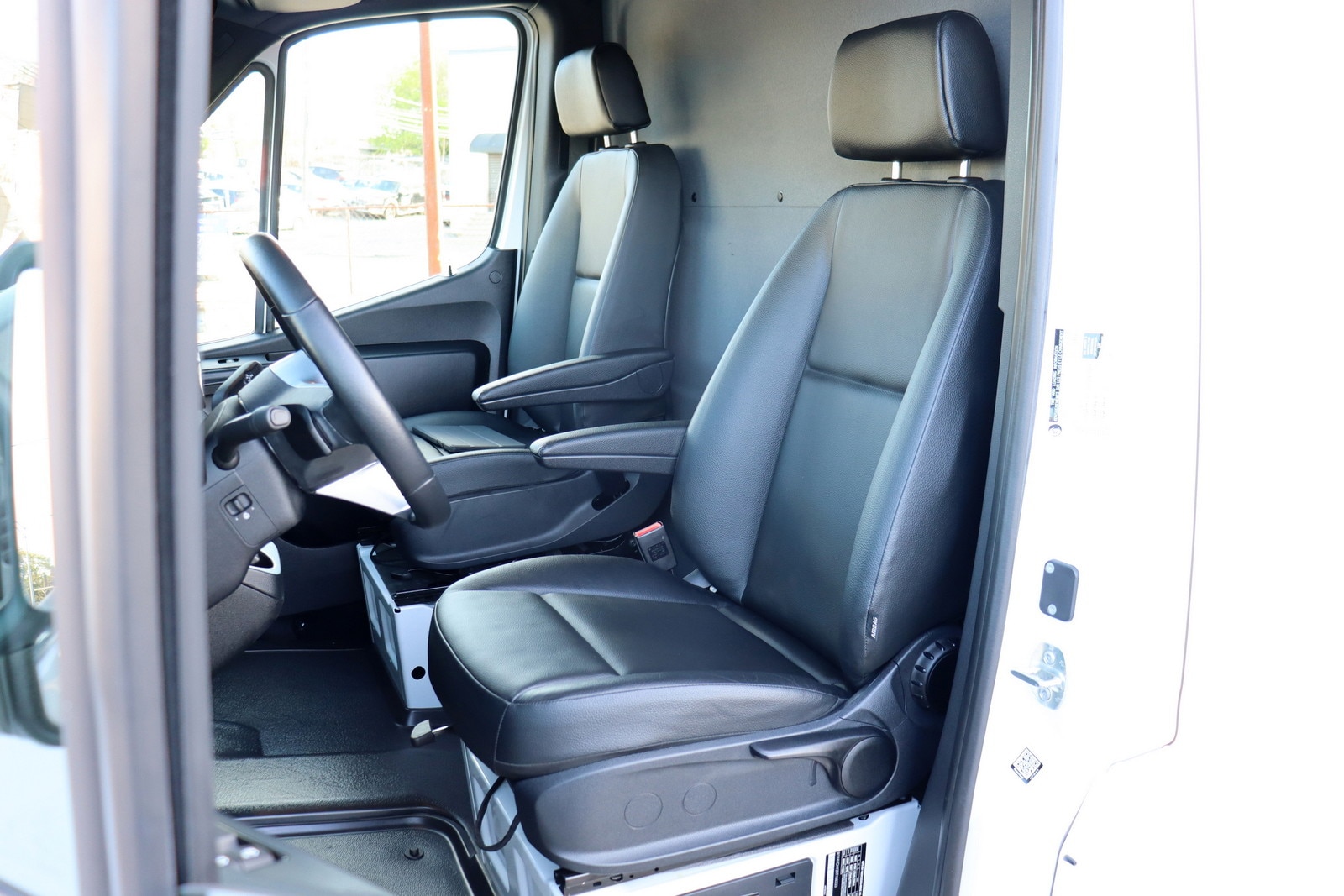 2024 Mercedes-Benz eSprinter Cargo Van Base - Photo 12