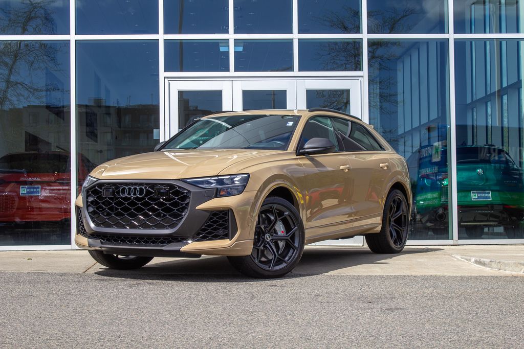 2025 Audi RS Q8 -'s photo