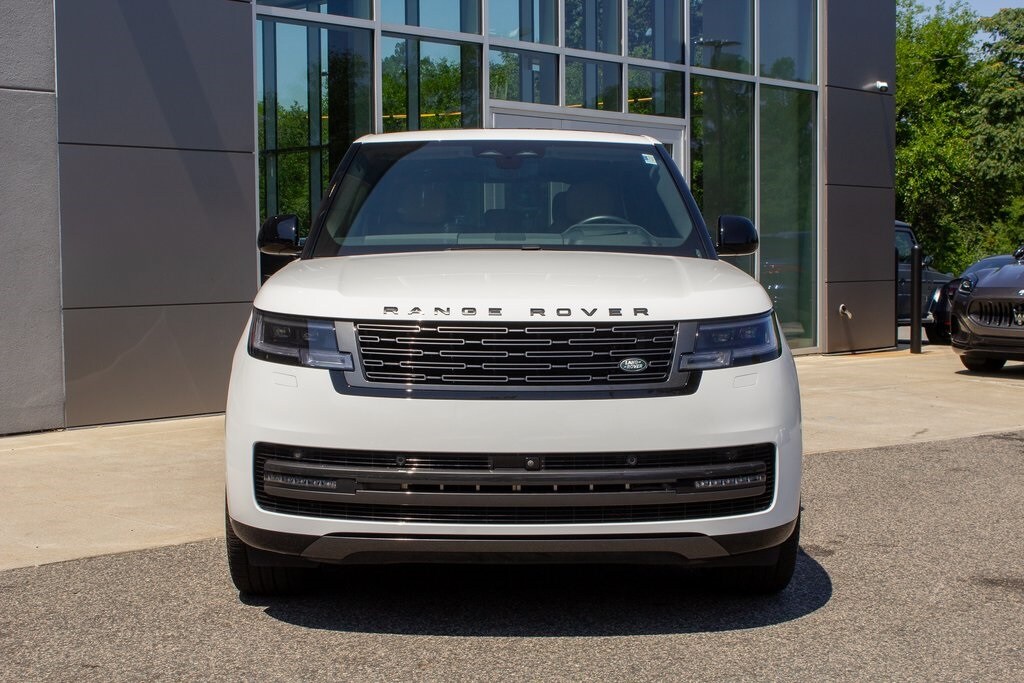 2024 Land Rover Range Rover SE photo 2