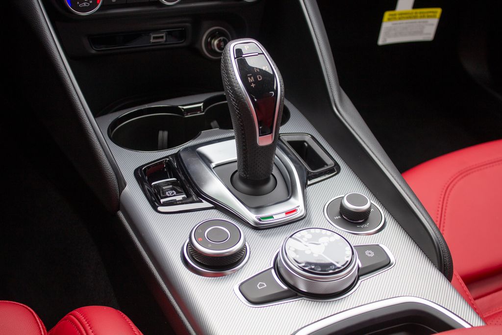 2025 Alfa Romeo Giulia Base - Photo 21