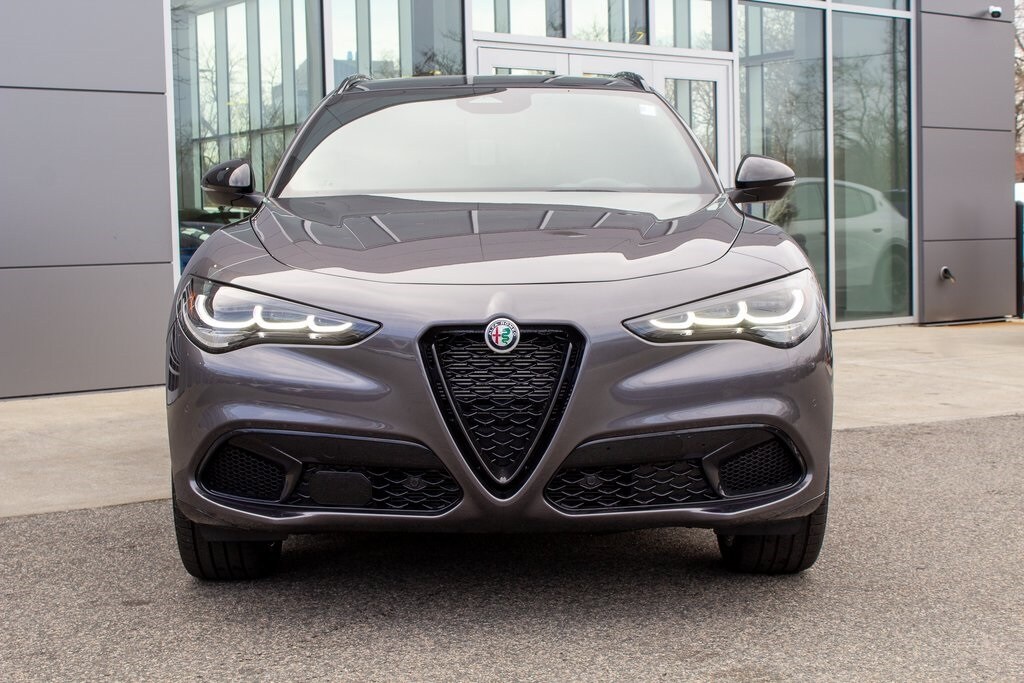 2025 Alfa Romeo Stelvio Sprint Base photo 2