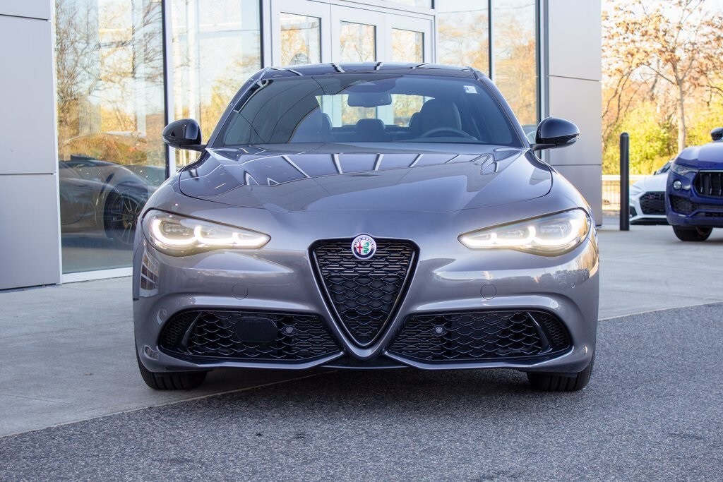 2025 Alfa Romeo Giulia photo 2