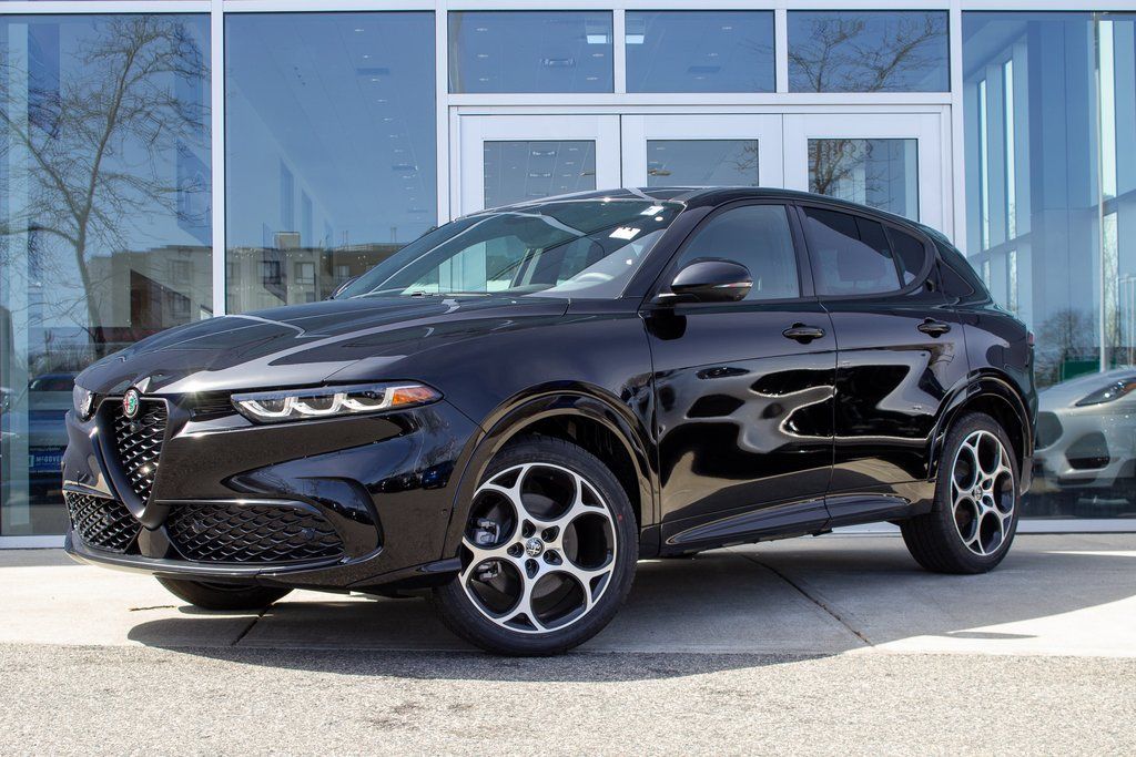 2025 Alfa Romeo Tonale Base