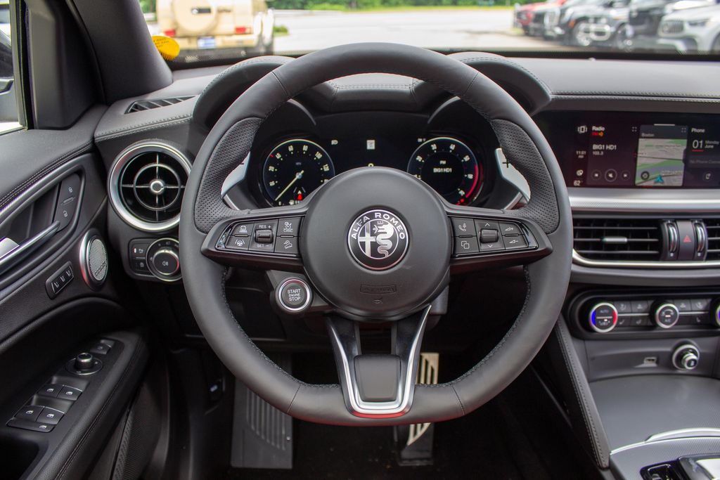 2025 Alfa Romeo Stelvio Base - Photo 14