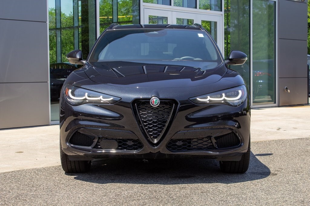 2025 Alfa Romeo Stelvio Sprint Base photo 2