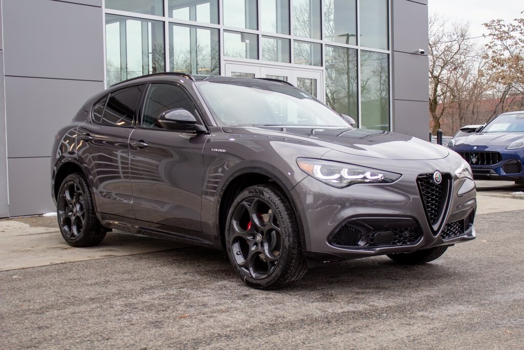 2025 Alfa Romeo Stelvio Sprint Base photo 3