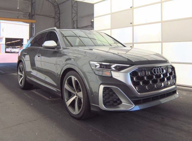 2024 Audi SQ8 Premium Plus photo 3