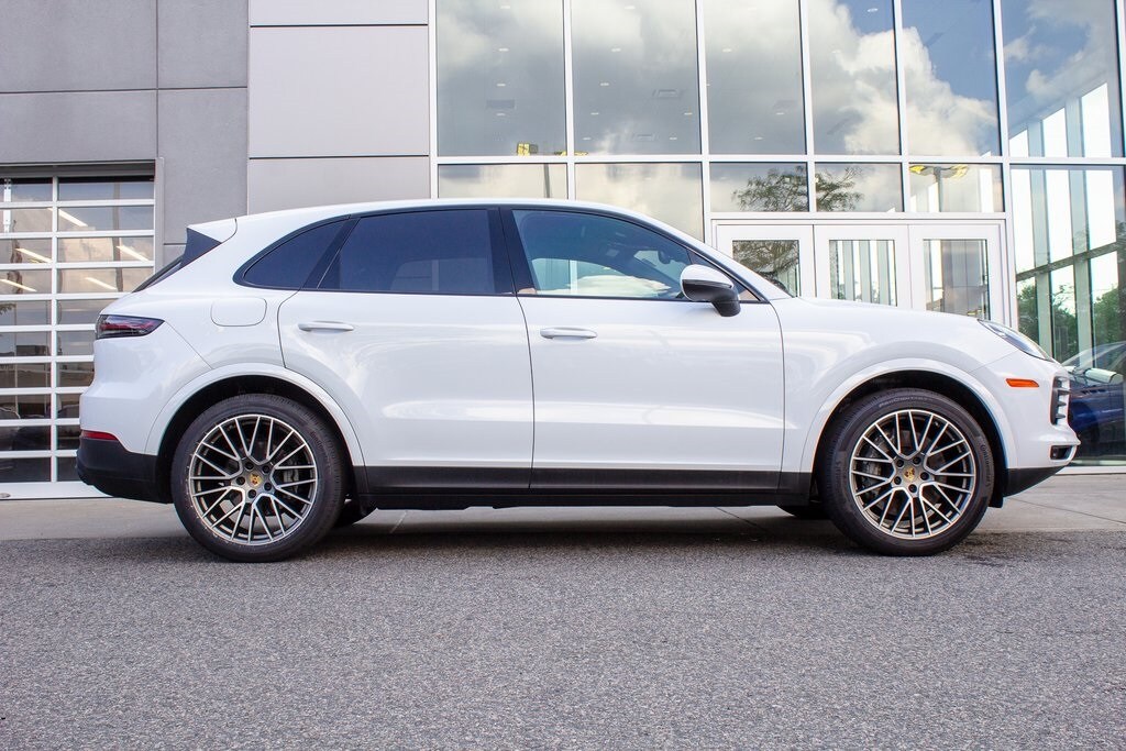 2022 Porsche Cayenne S Platinum Edition photo 3
