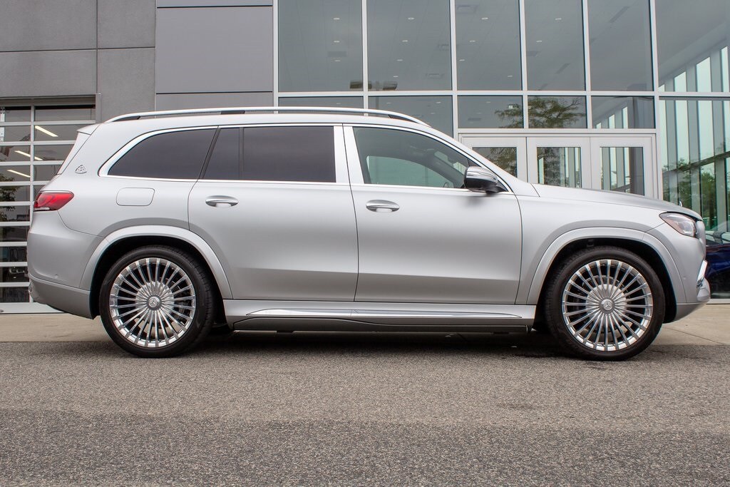 2022 Mercedes Benz GLS Maybach 600 4MATIC photo 2