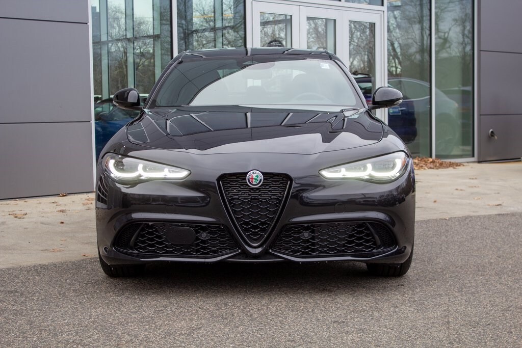 2025 Alfa Romeo Giulia photo 2