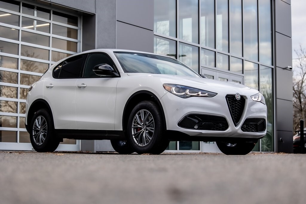 2024 Alfa Romeo Stelvio Sprint photo 4