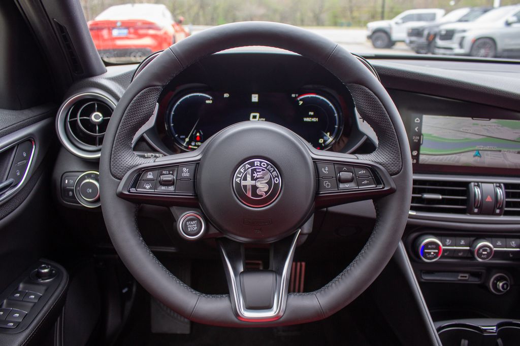 2025 Alfa Romeo Giulia Base - Photo 14