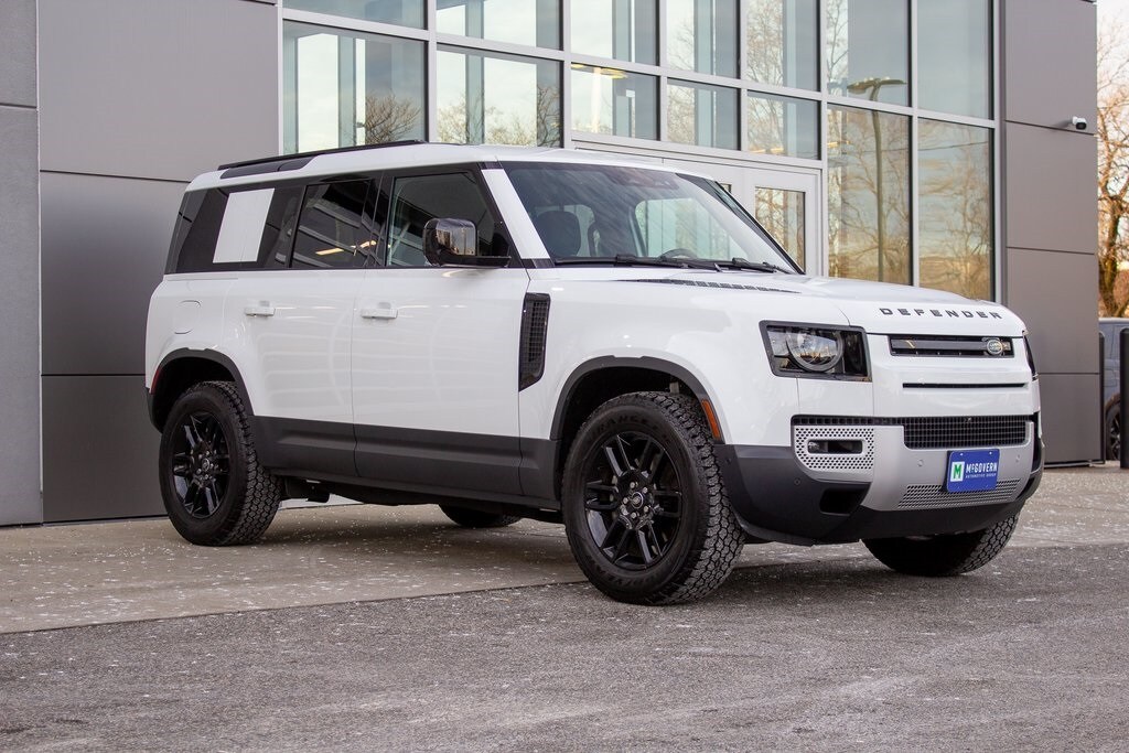 2025 Land Rover Defender 110 S photo 3