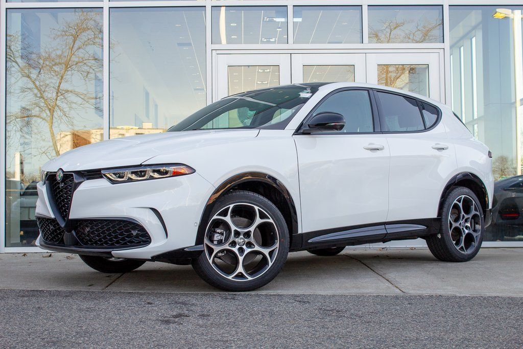 2025 Alfa Romeo Tonale Base