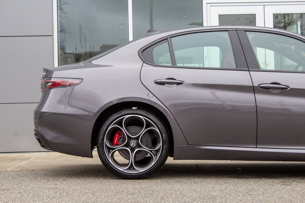 2025 Alfa Romeo Giulia Base - Photo 6