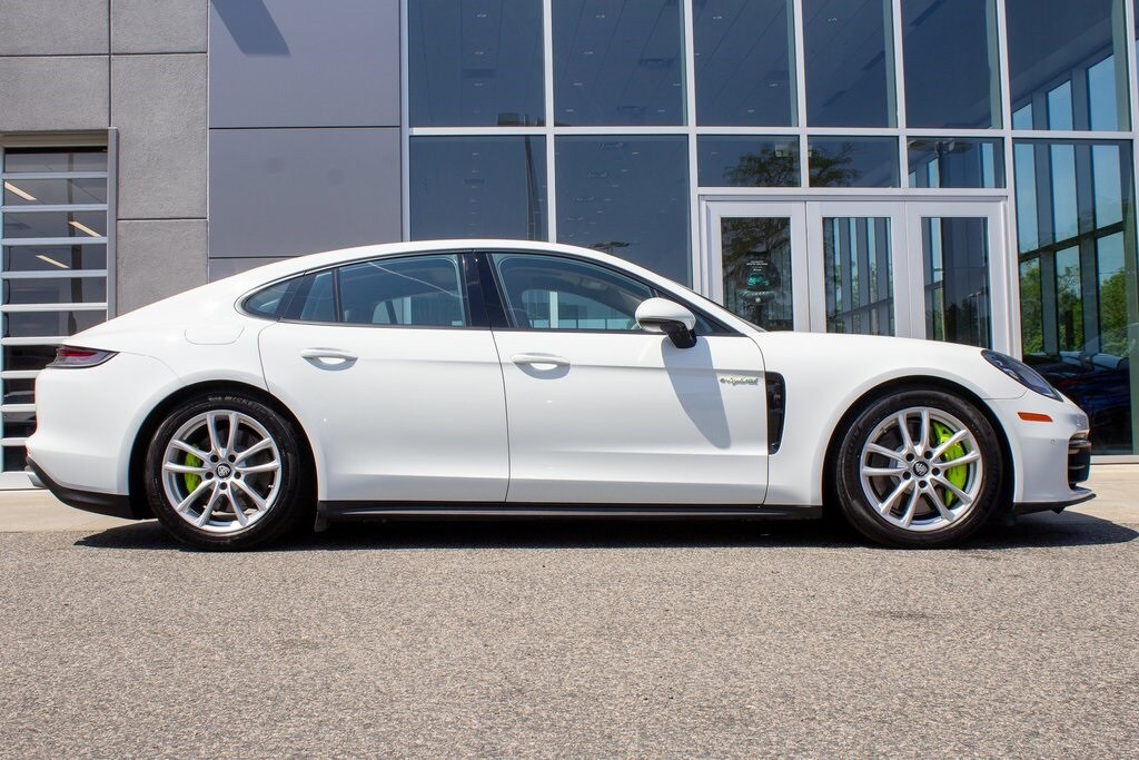 2022 Porsche Panamera E-Hybrid 4 photo 4