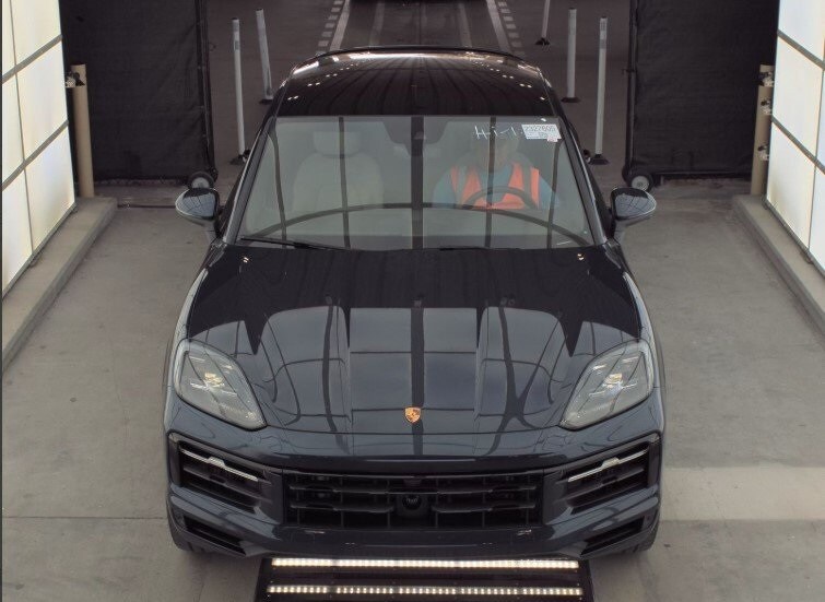 2024 Porsche Cayenne Coupe Base photo 2