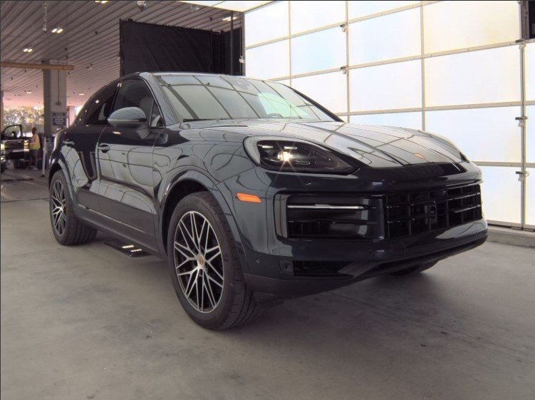 2024 Porsche Cayenne Coupe Base photo 3