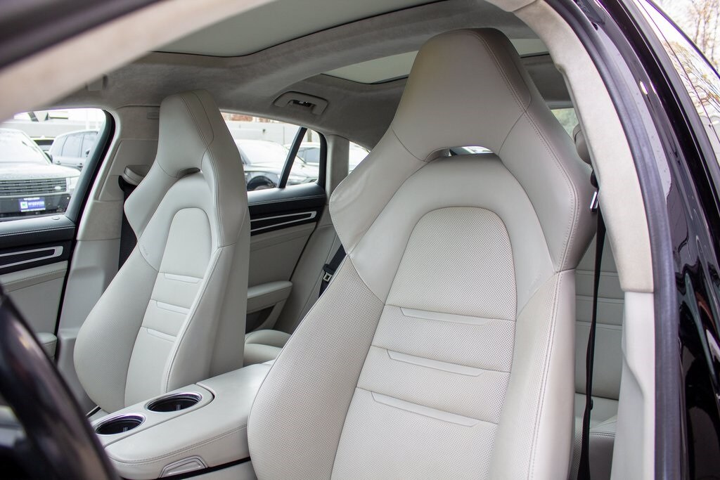 2023 Porsche Panamera GTS photo 2