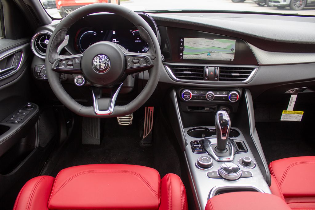 2025 Alfa Romeo Giulia Base - Photo 13