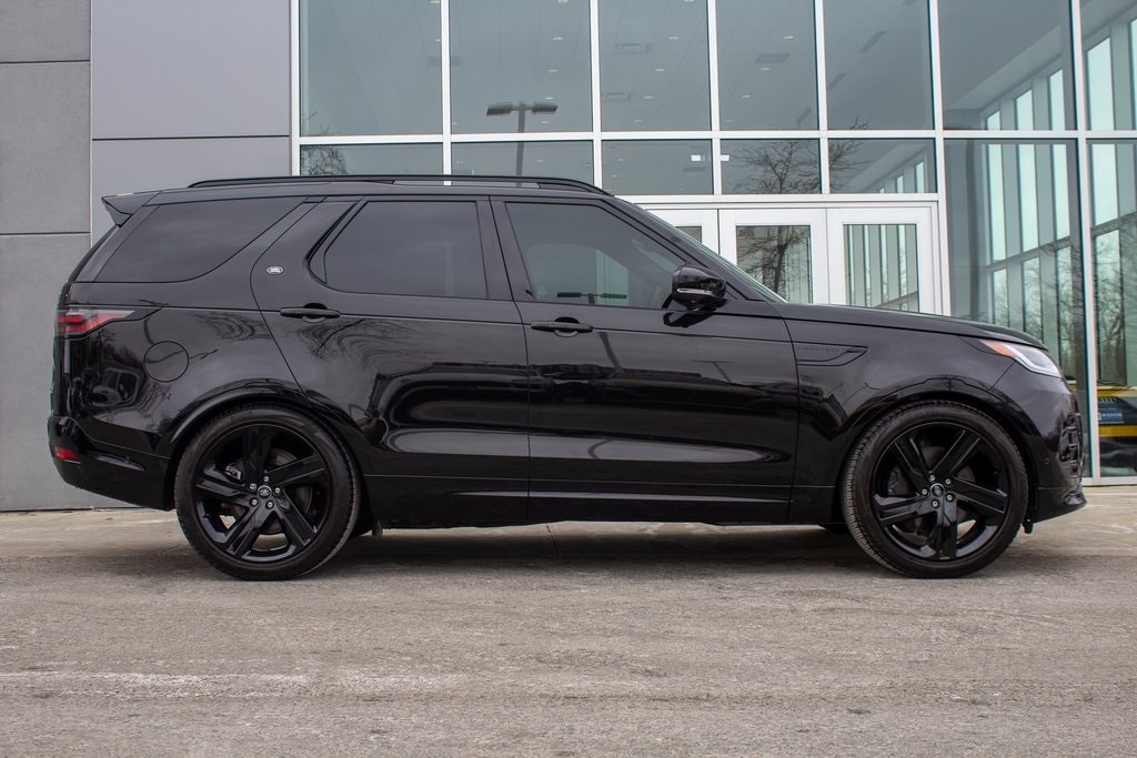 Used 2024 Land Rover Discovery Dynamic SE SUV