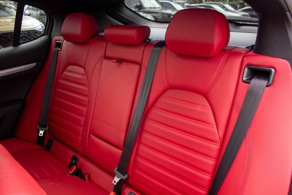 2025 Alfa Romeo Stelvio Base - Photo 21