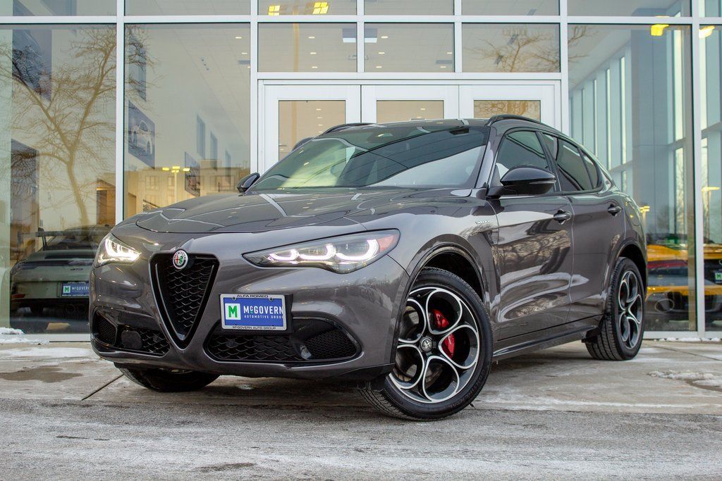 2025 Alfa Romeo Stelvio Base