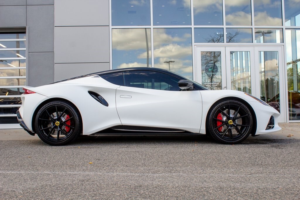2024 Lotus Emira First Edition photo 4