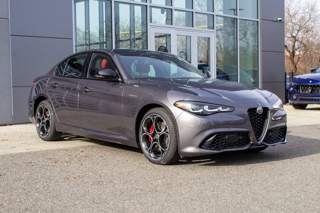 2025 Alfa Romeo Giulia SPRINT photo 3