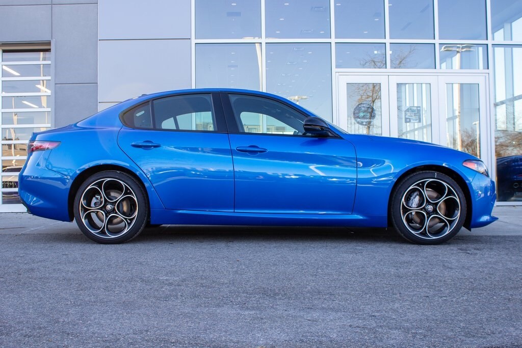 2025 Alfa Romeo Giulia photo 4