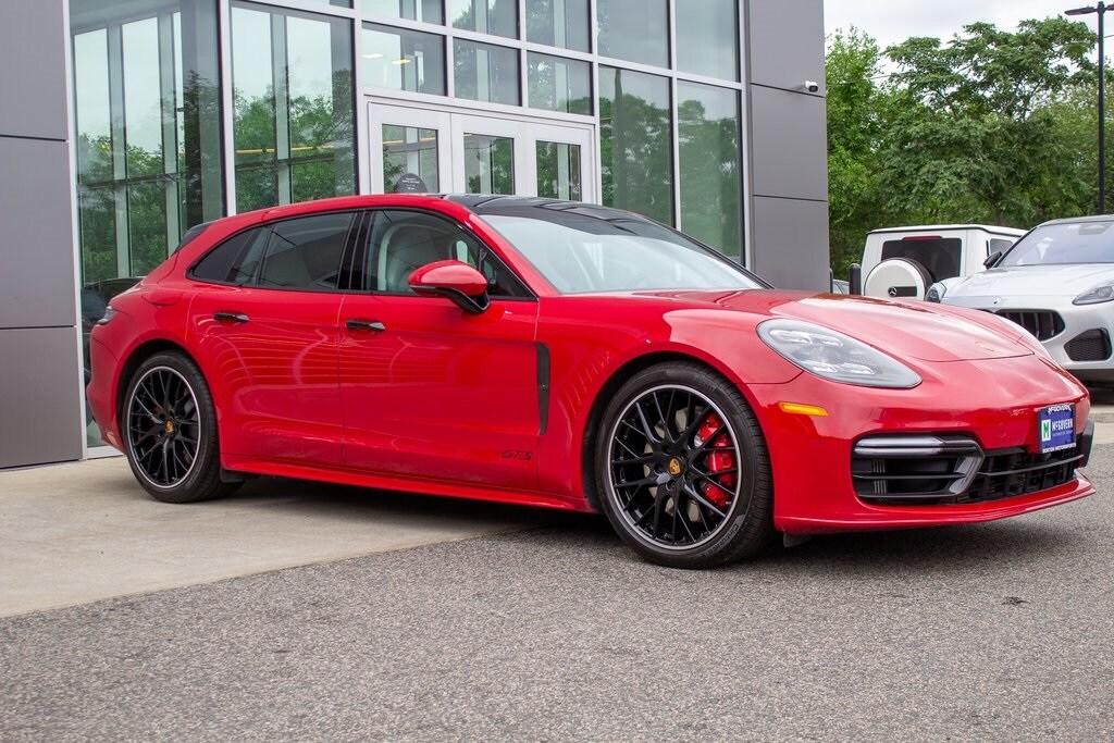 2022 Porsche Panamera Sport Turismo GTS photo 3
