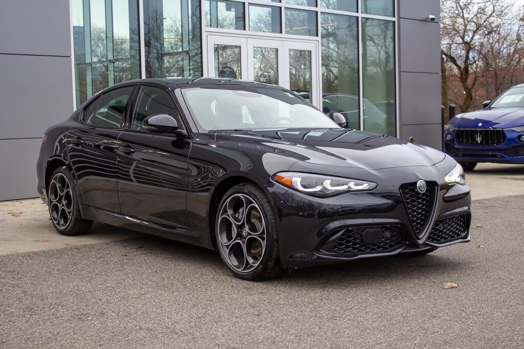 2025 Alfa Romeo Giulia photo 3