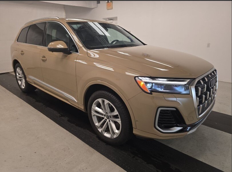 2025 Audi Q7 55 Premium Plus photo 2
