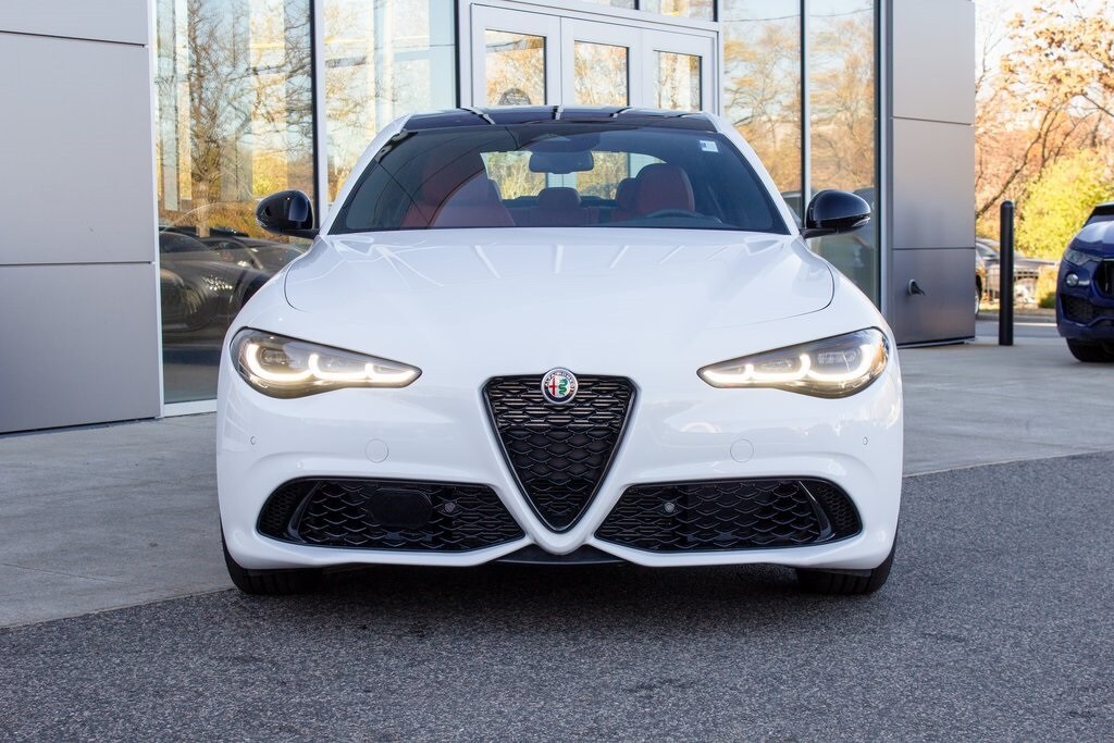 2025 Alfa Romeo Giulia photo 2