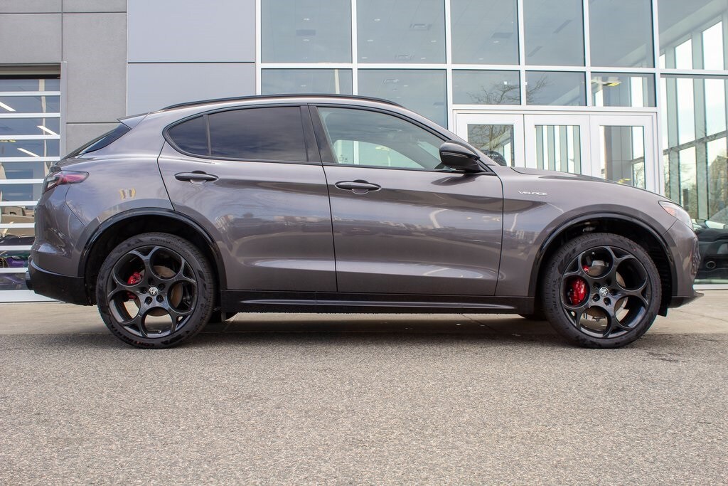 2025 Alfa Romeo Stelvio Sprint Base photo 4