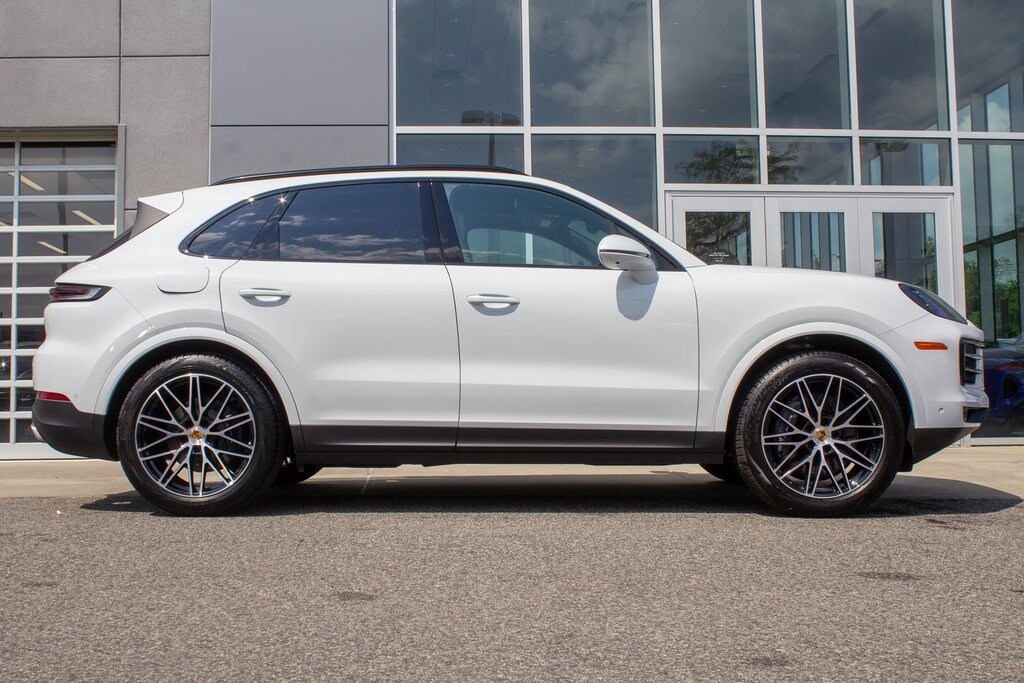 2025 Porsche Cayenne Base photo 2