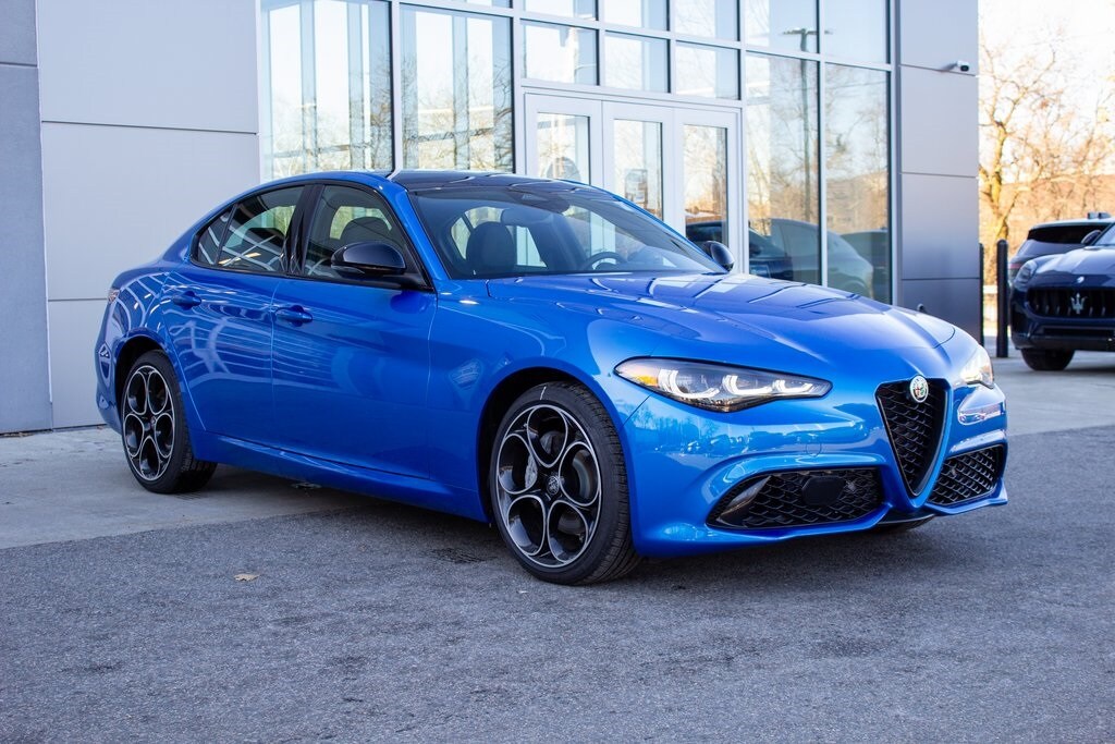 2025 Alfa Romeo Giulia photo 3