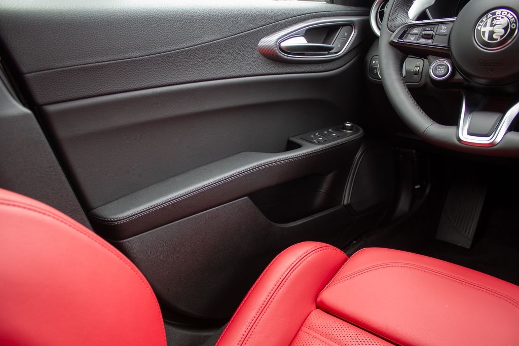2025 Alfa Romeo Giulia Base - Photo 19