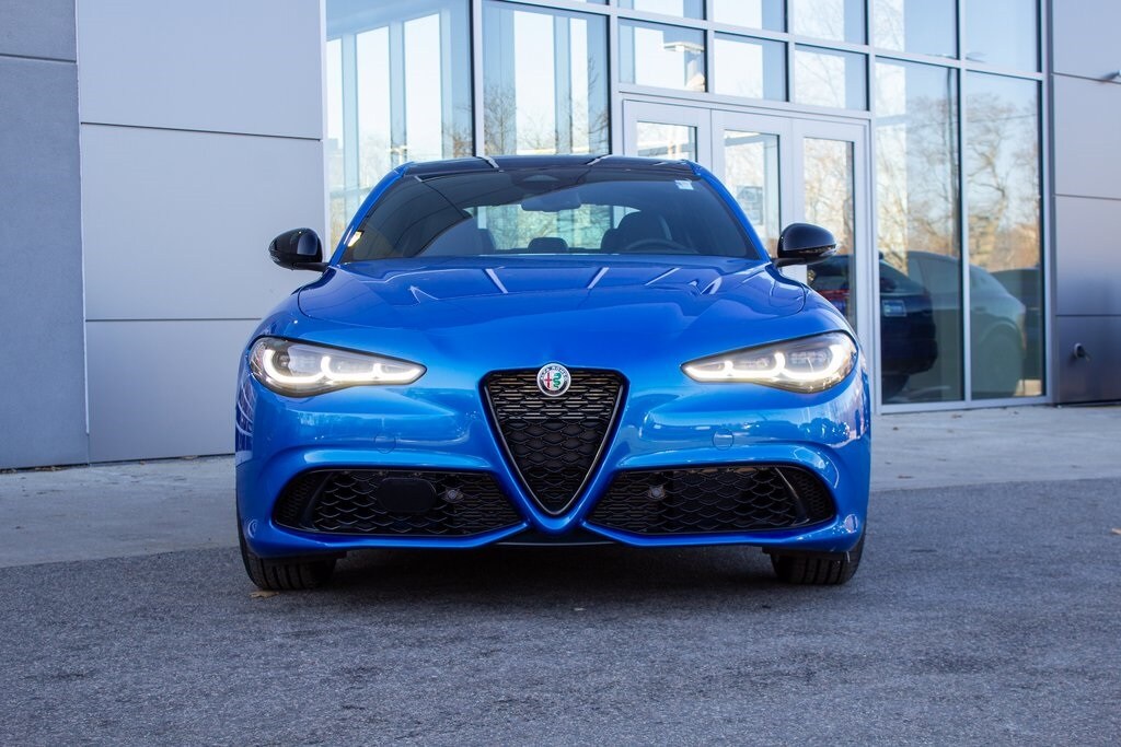 2025 Alfa Romeo Giulia photo 2