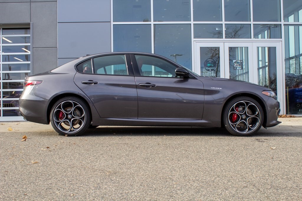 2025 Alfa Romeo Giulia SPRINT photo 4
