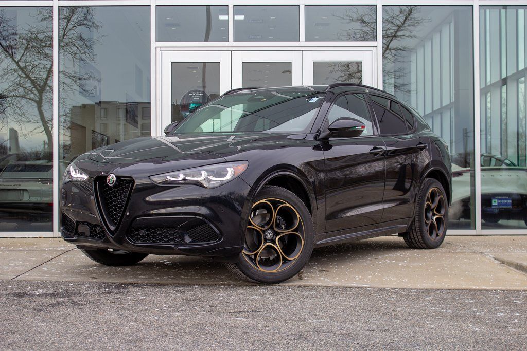 2025 Alfa Romeo Stelvio Intensa AWD's photo