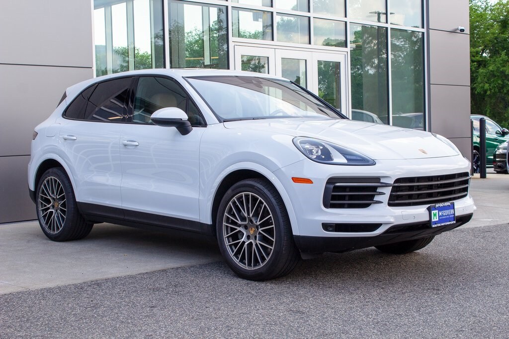 2022 Porsche Cayenne S Platinum Edition photo 2