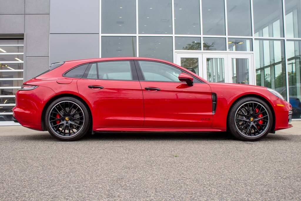 2022 Porsche Panamera Sport Turismo GTS photo 4
