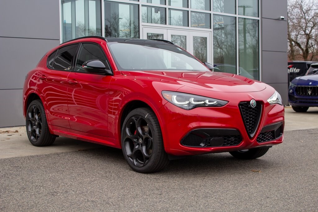 2025 Alfa Romeo Stelvio Tributo Italiano photo 3