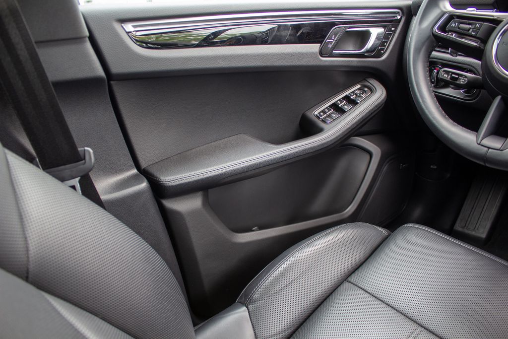 2025 Porsche Macan Base - Photo 19