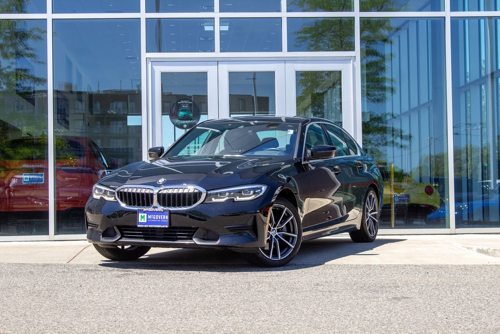 2020 BMW 3 Series 330i xDrive Sedan's photo