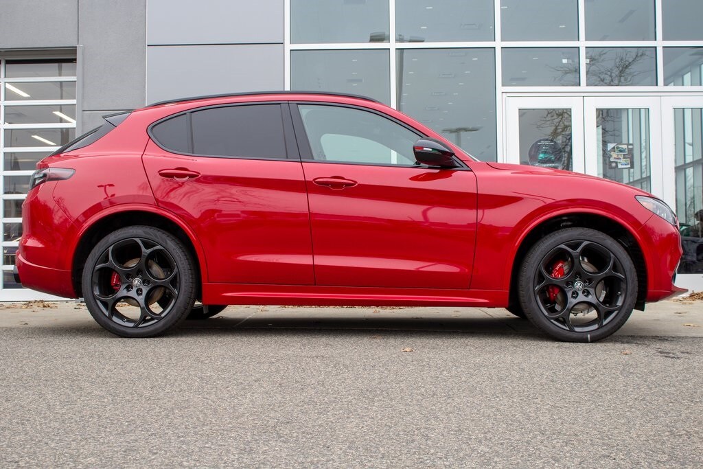 2025 Alfa Romeo Stelvio Tributo Italiano photo 4