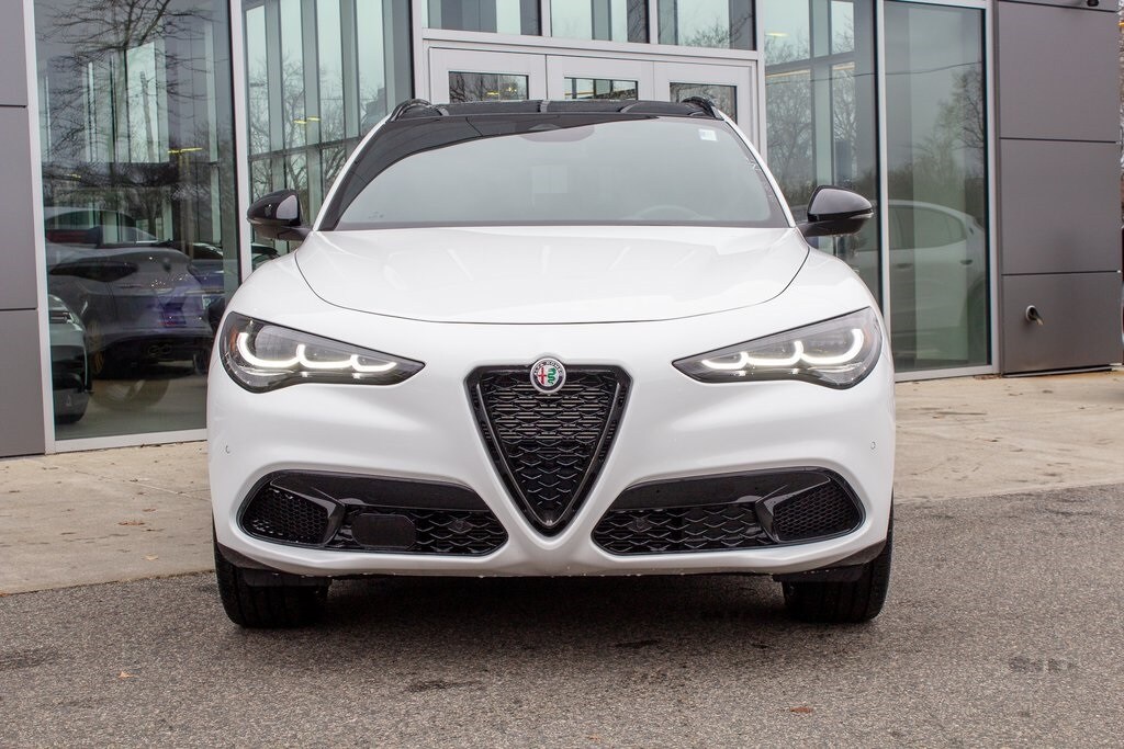 2025 Alfa Romeo Stelvio Sprint photo 2