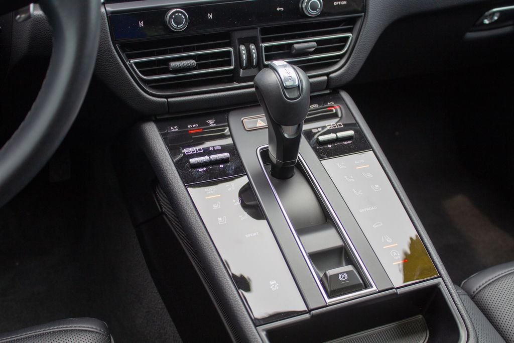 2025 Porsche Macan Base - Photo 21