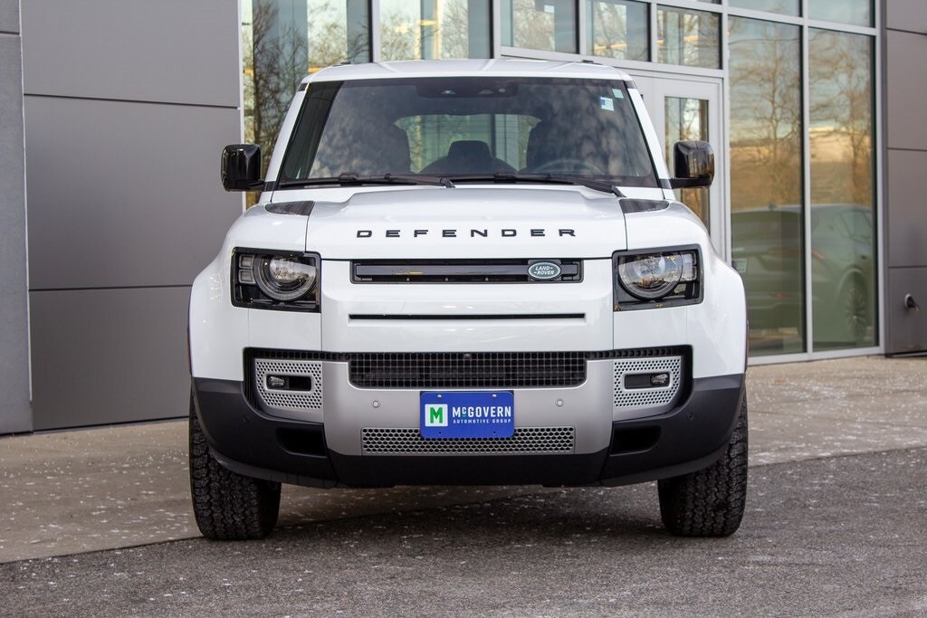 2025 Land Rover Defender 110 S photo 2